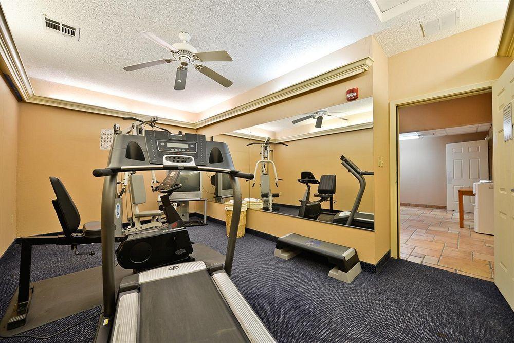 Red Roof Inn & Suites Austin East - Манор Удобства фото